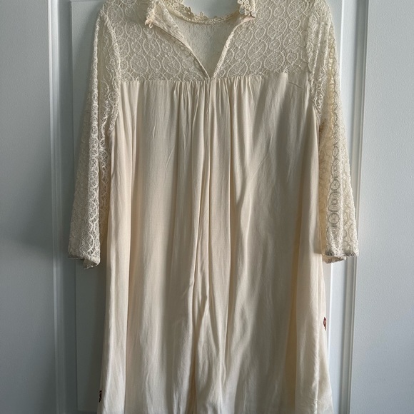 Cream and red dress - Picture 4 of 5